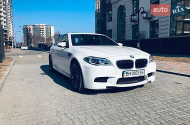 Седан BMW M5 2012 в 