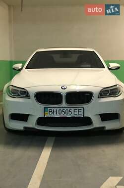 Седан BMW M5 2012 в 