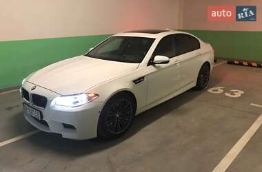 Седан BMW M5 2012 в 