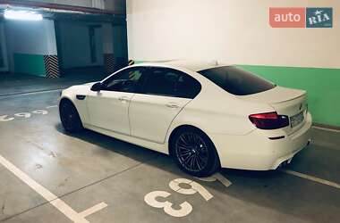 Седан BMW M5 2012 в 