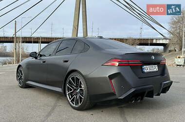 Седан BMW M5 2024 в 