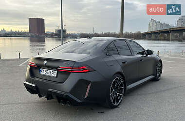 Седан BMW M5 2024 в 