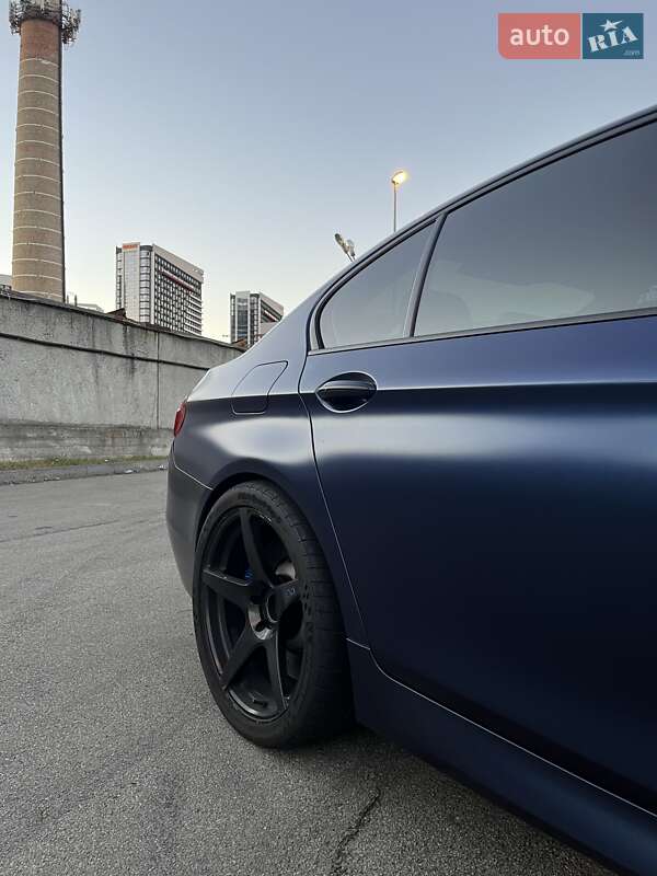 Седан BMW M5 2012 в Киеве