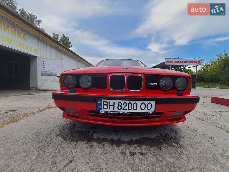 Седан BMW M5 1988 в 