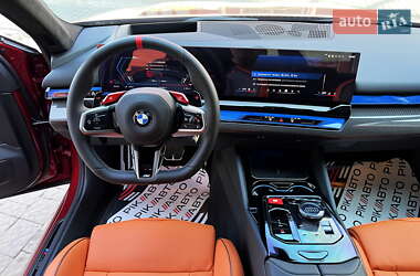 Седан BMW M5 2025 в 