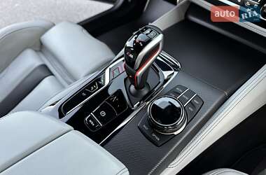 Седан BMW M5 2022 в 