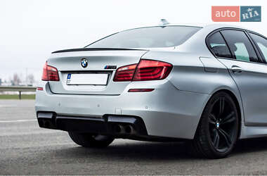 Седан BMW M5 2011 в Львові