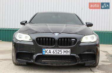 Седан BMW M5 2011 в 