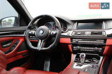 Седан BMW M5 2011 в 