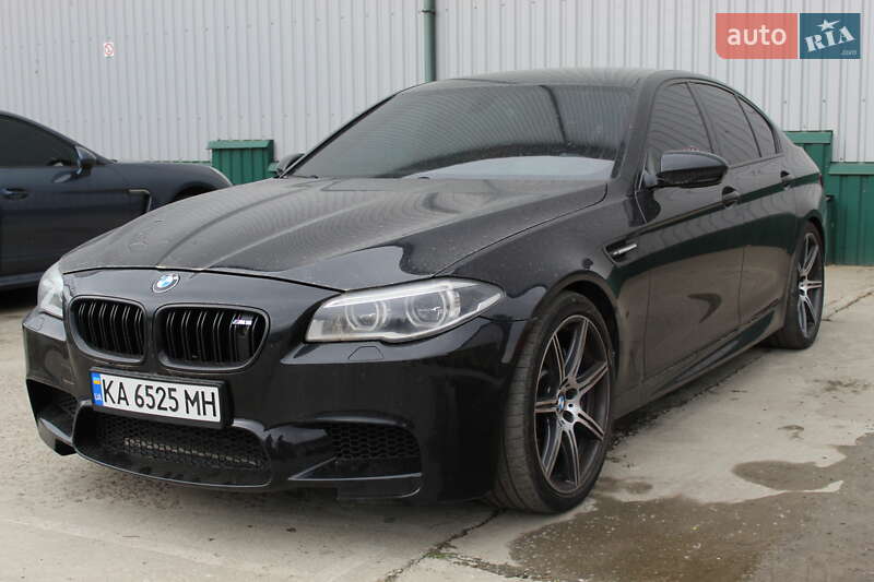 BMW M5 2011