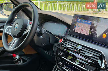 Седан BMW M5 2022 в 