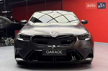 Седан BMW M5 2025 в 