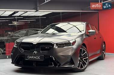 Седан BMW M5 2025 в Киеве