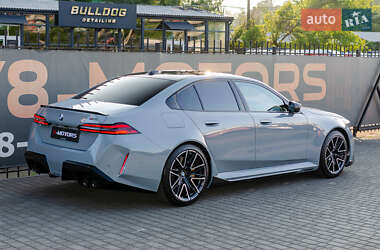 Седан BMW M5 2025 в 