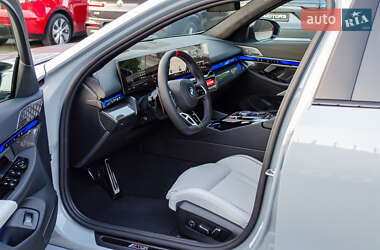 Седан BMW M5 2025 в 