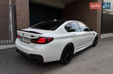 Седан BMW M5 2023 в 