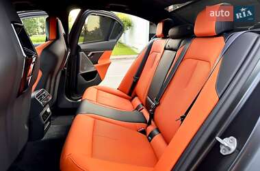 Седан BMW M5 2025 в 