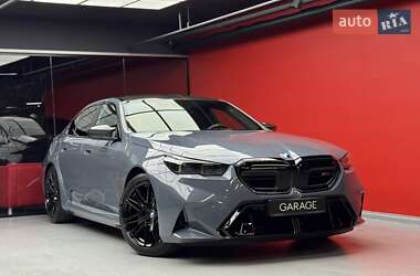 Седан BMW M5 2025 в Киеве