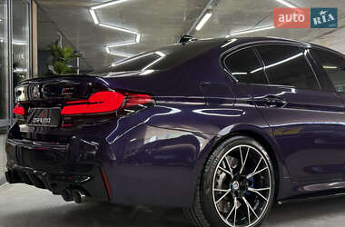 Седан BMW M5 2023 в 