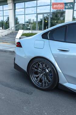 Седан BMW M5 2025 в 