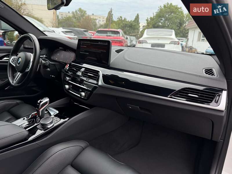 Седан BMW M5 2022 в Одессе
