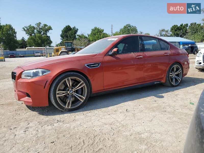 Седан BMW M5 2014 в 