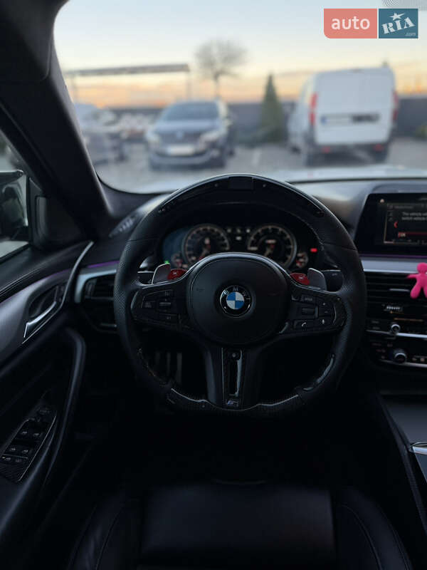 Седан BMW M5 2018 в Иршаве