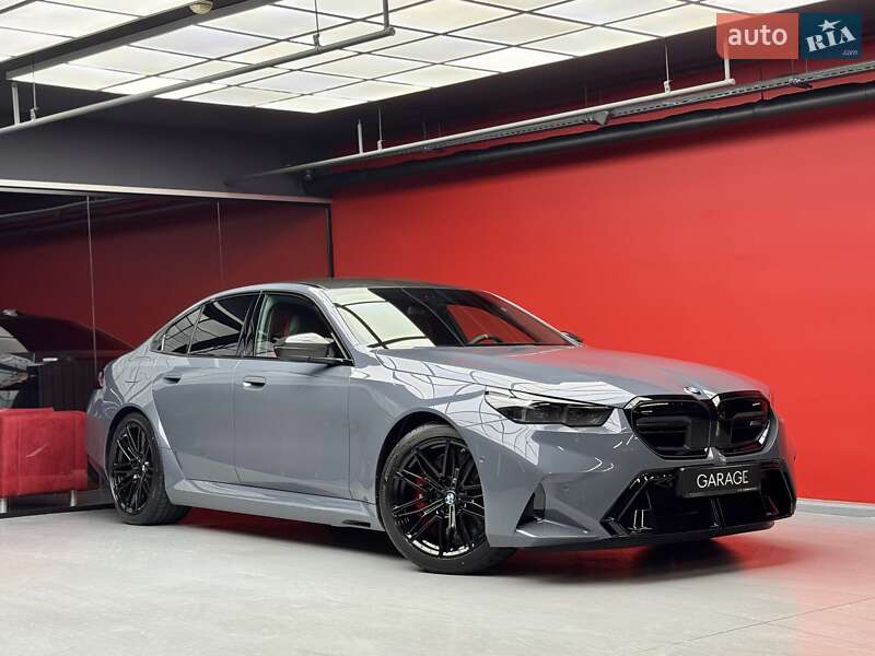 Седан BMW M5 2025 в Киеве