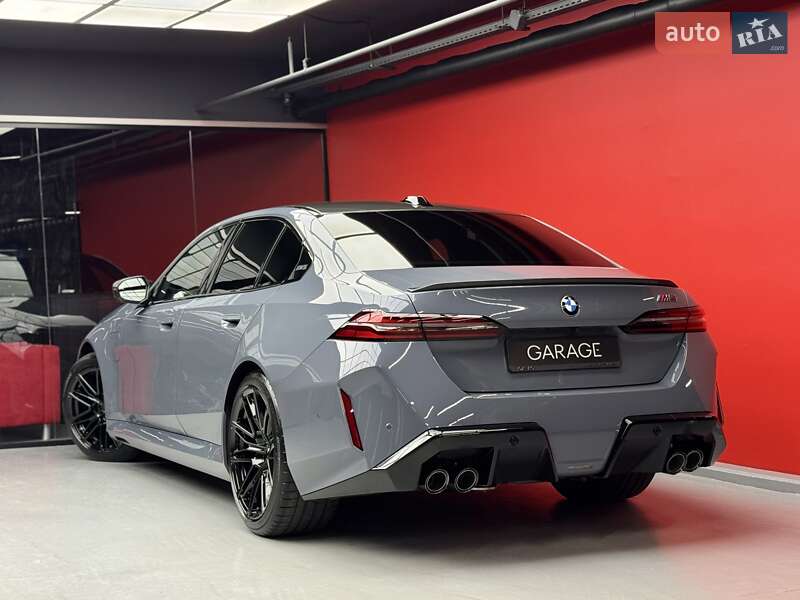 Седан BMW M5 2025 в Киеве