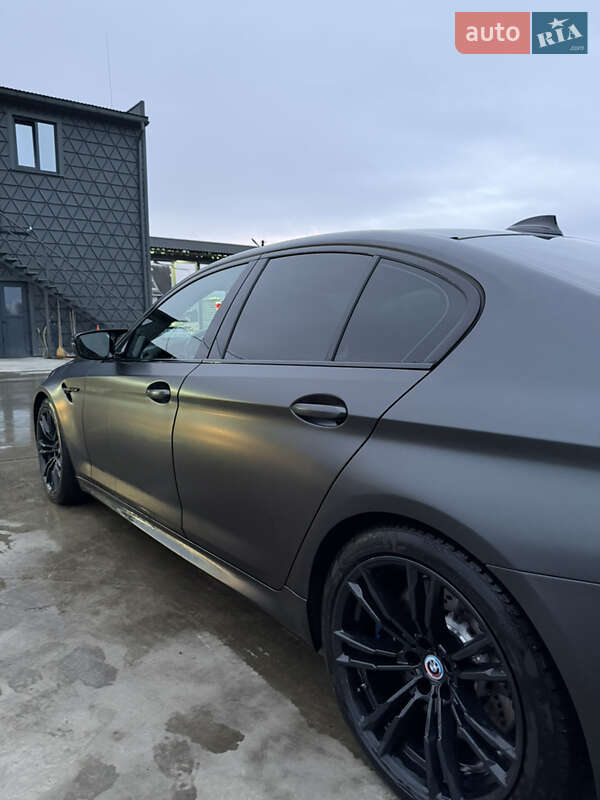 Седан BMW M5 2022 в Грушево