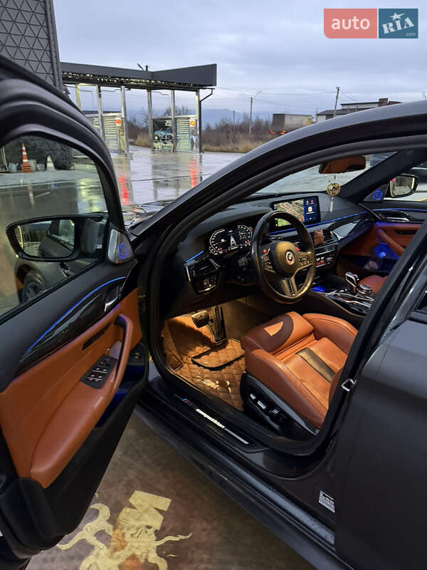 Седан BMW M5 2022 в Грушево