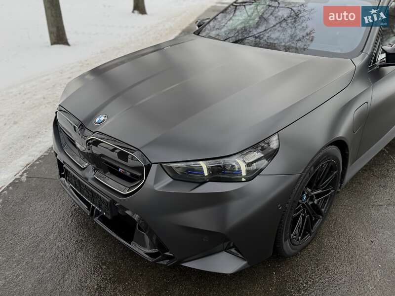 Седан BMW M5 2024 в Киеве
