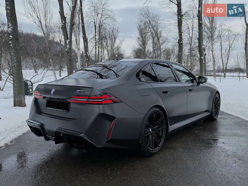 Седан BMW M5 2024 в Киеве