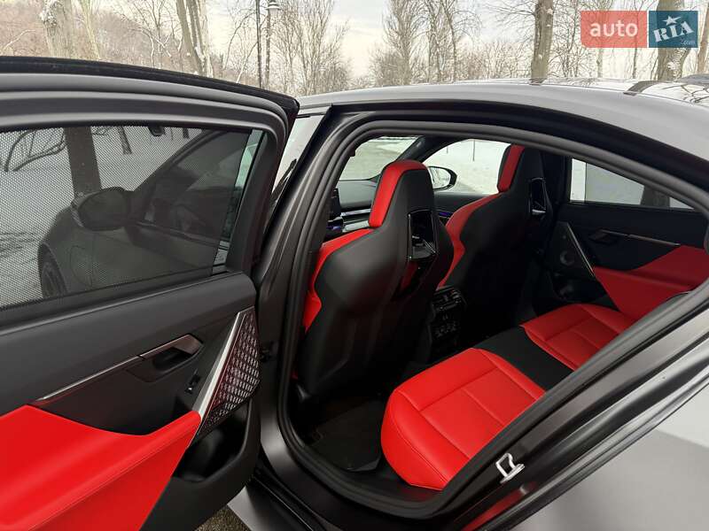 Седан BMW M5 2024 в Киеве