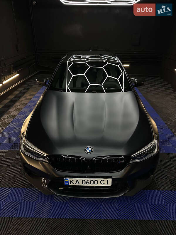 Седан BMW M5 2019 в Киеве