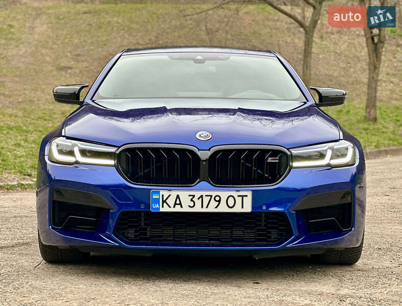 Седан BMW M5 2022 в Киеве