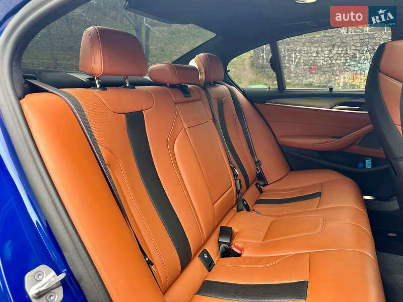 Седан BMW M5 2022 в Киеве