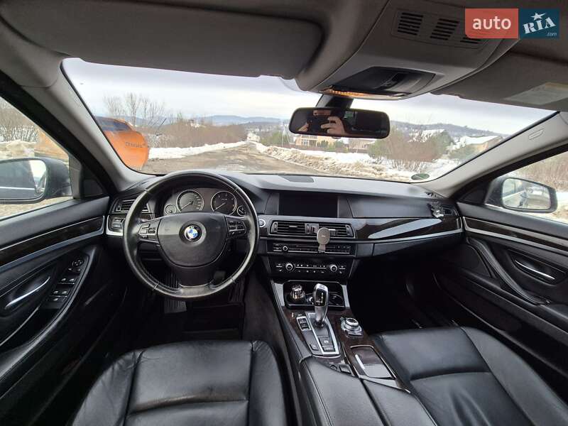 Седан BMW M5 2011 в Ужгороді