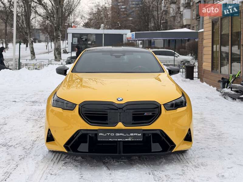 Седан BMW M5 2025 в Киеве