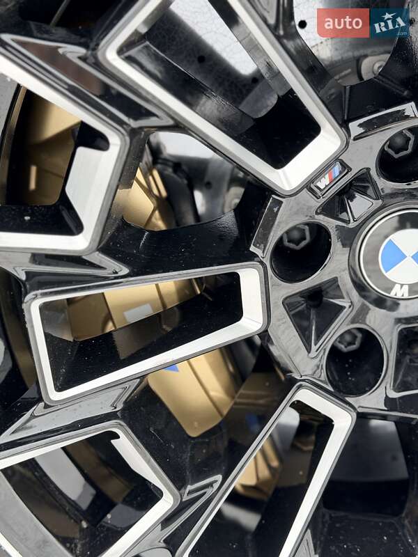 Седан BMW M5 2025 в Киеве