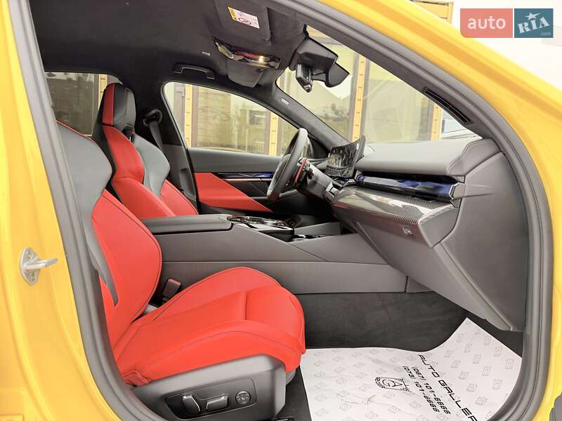 Седан BMW M5 2025 в Киеве