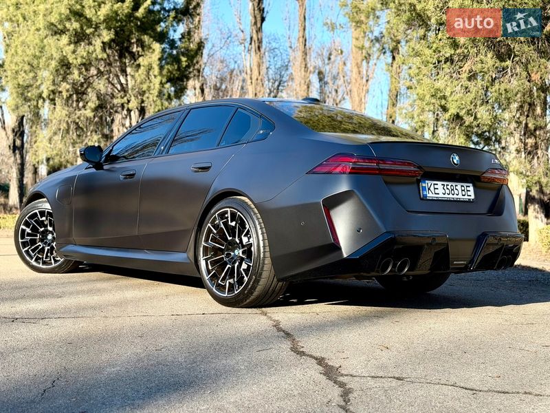 Седан BMW M5 2024 в Киеве