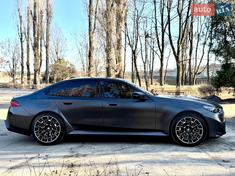 Седан BMW M5 2024 в Киеве