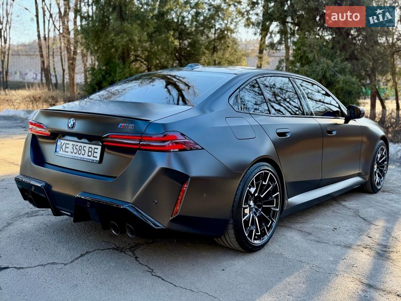 Седан BMW M5 2024 в Киеве