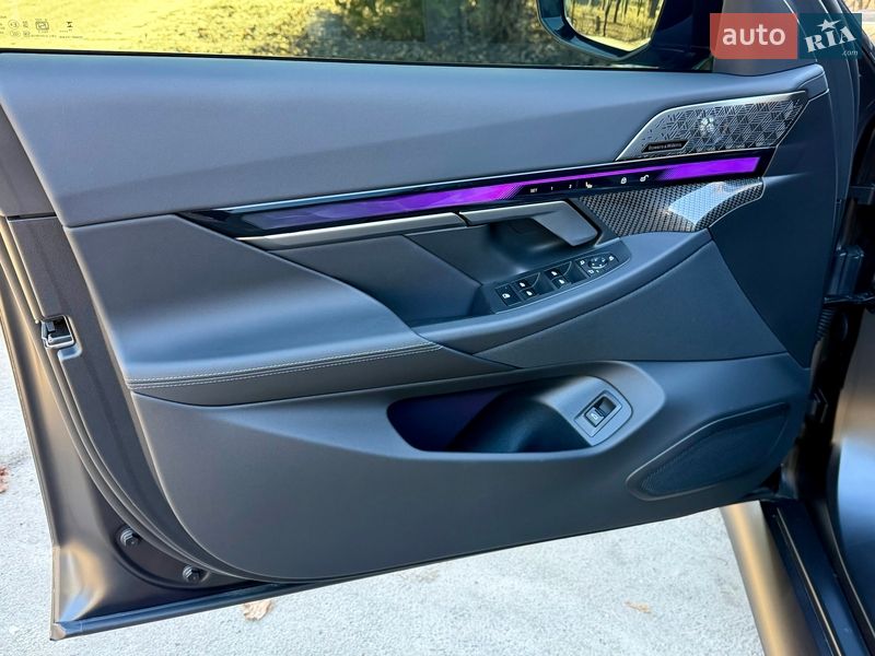 Седан BMW M5 2024 в Киеве