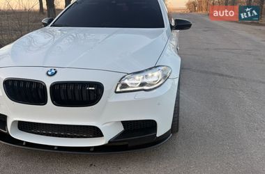 Седан BMW M5 2013 в Бобринце