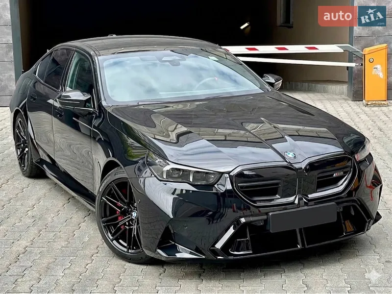 BMW M5 2025