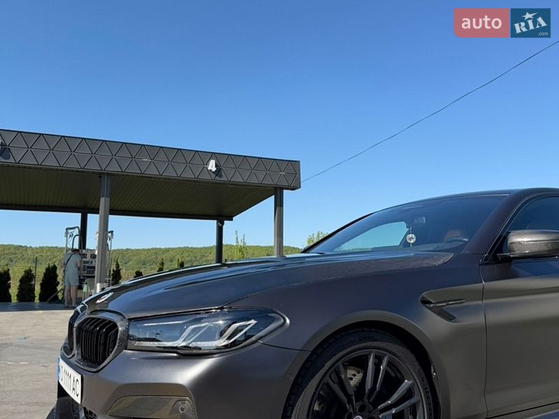 Седан BMW M5 2022 в Тячеве