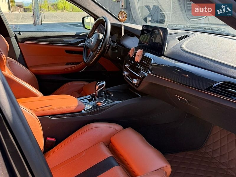 Седан BMW M5 2022 в Тячеве