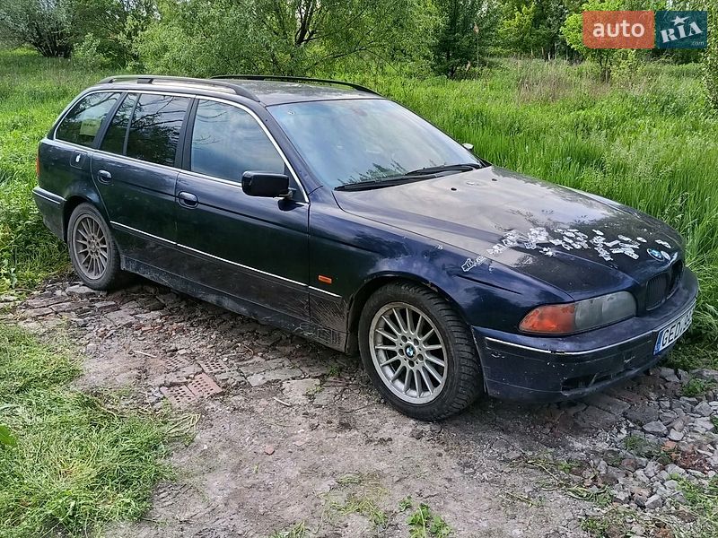 Седан BMW M5 2000 в Славянске